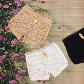 Quần mặc váy ren hoa