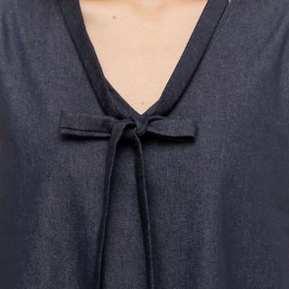 Đầm cổ trụ cột nơ phối đuôi cá duyên dáng denim