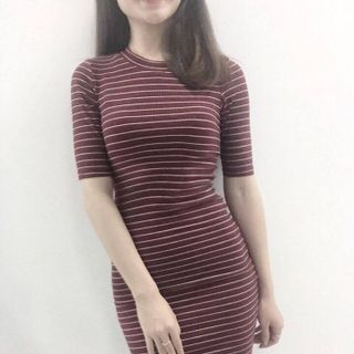 Váy body kẻ ngang
