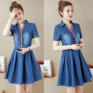 Đầm jean xòe cổ V phối dây sọc