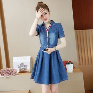 Đầm jean xòe cổ V phối dây sọc