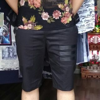Quần short kaki viền da