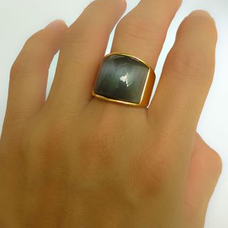 Nhẫn mặt đá mắt mèo phong thủy