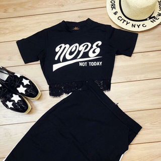set áo crop phối ren chân váy