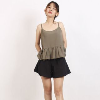 Áo hai dây vạt high-low