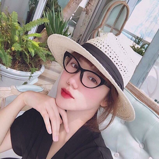 kính mắt mèo hotgirl