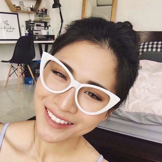 kính mắt mèo hotgirl