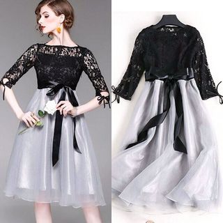 Đầm Xòe Ren Tay Lơ