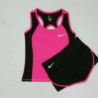 Bộ thể thao nữ ngắn phối viền eo