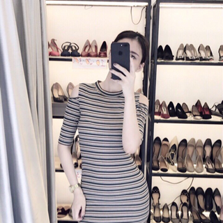 Váy kẻ body hở vai