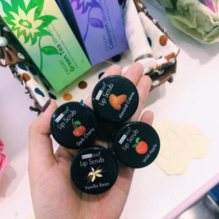 tẩy da chết cho môi