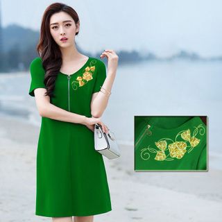 Đầm xanh lá thêu 3D hoa hồng ánh kim có size XXXL