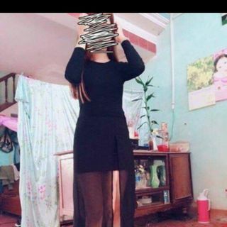 Chân váy xẻ phong cách