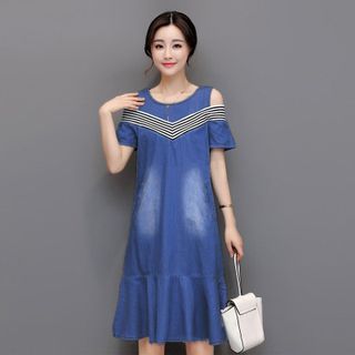Đầm jean hở vai đuôi cá phối thun sọc