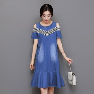 Đầm jean hở vai đuôi cá phối thun sọc