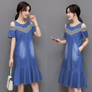 Đầm jean hở vai đuôi cá phối thun sọc