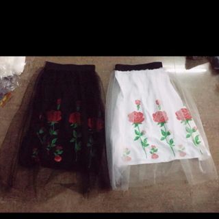 Chân váy hoa hồng lưới