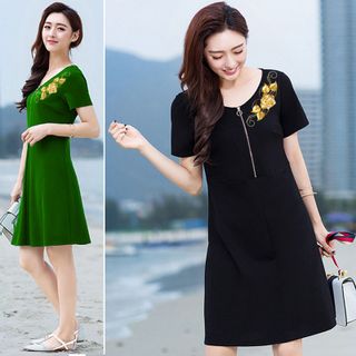 Đầm xanh bích thêu 3D hoa hồng ánh kim có size XXXL