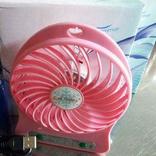 Quạt 3 cấp độ tích hợp đèn pin