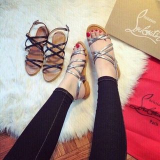 Sandal nhiều dây đan chéo