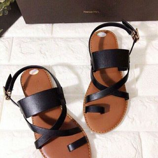 Sandal xỏ ngón