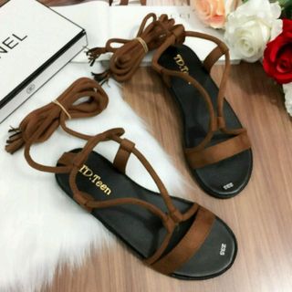 Sandal thắt dây tua rua