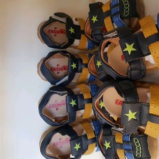 sandal bé trai