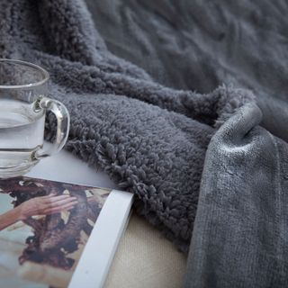 Chăn lông cừu ulitmate màu ghi xám