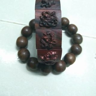 Vòng Tay Phong Thủy 12Con Giáp Gỗ Sưa Đỏ