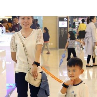 Dây dắt trẻ em chống lạc lò xo chống thất lạc