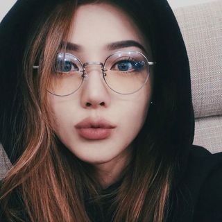 Mắt kính gọng tròn