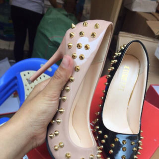 Giày cao gót nạm đinh 9p