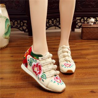 Giày độn thể thao thêu hoa