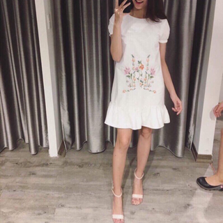 Đầm thêu xoè