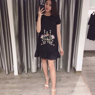 Đầm thêu xoè