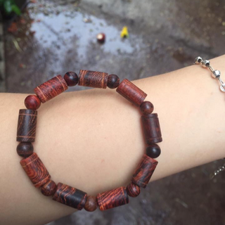 Vòng tay gỗ sưa Komtum