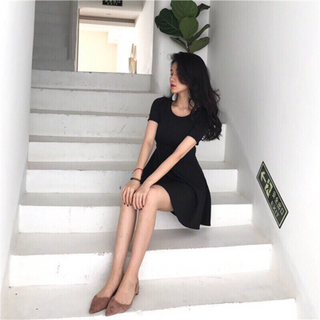 Đầm hở lưng đan dây