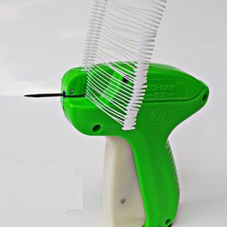Bán sỉ súng gắn nhãn mác quần áo