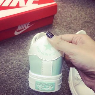 Giày thể thao nữ