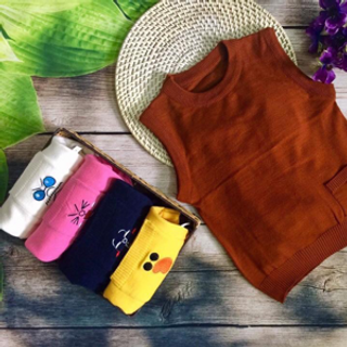 Áo gilê Trời ơi xinh ngất luôn Áo len nhà gile nhà e mặc cả trai và gái khach nhe Len dệt sợi vi tính cam kết k bai k xù luôn nhé Ri 1-5 from to Lố 25c Sỉ 6x thôi Dư 10 lố nữa hết lô ạ Mẹ nào lấy ib e nhé