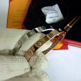 Vòng tay ốc vít có đính đá VF574