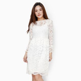 Đầm ren thời trang tay loa màu trắng