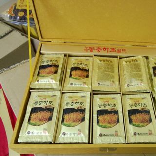 Đông trùng hạ thảo hộp gỗ vàng 60 gói Korea