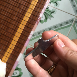 dụng cụ tách hạt macca nứt vỏ