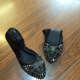 Giày bệt chun đá