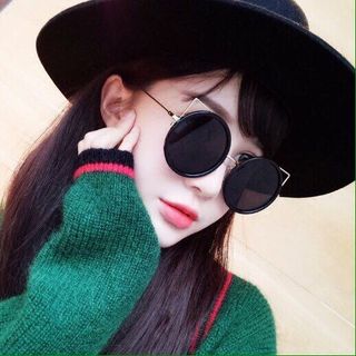 kính mát nữ con mèo