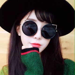 kính mát nữ con mèo