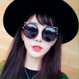 kính mát nữ con mèo