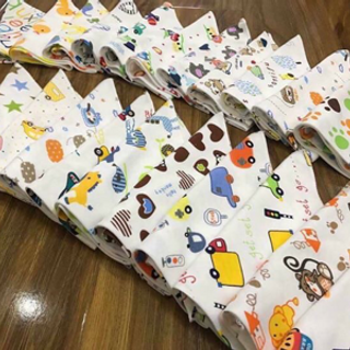 yếm tam giác cho bé