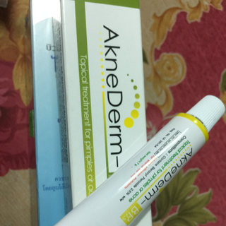 kem trị mụn ẩn mụn mủ mụn trứng cá VITARA AkneDerm - BP25